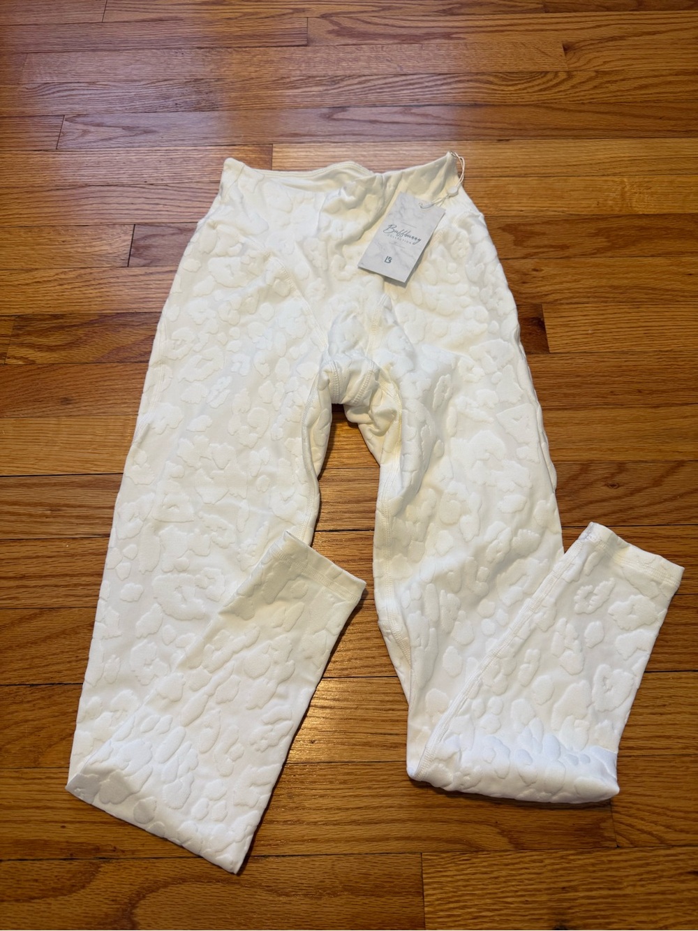 BuffBunny White Textured Floral Leggings